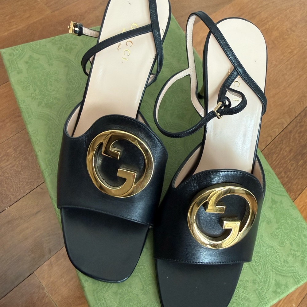 Gucci Women's Sandals in Black with Gold Accents